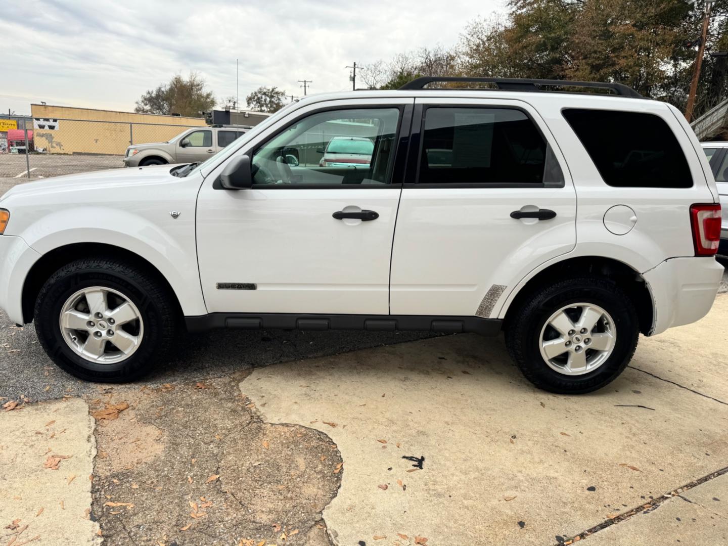 2008 White Ford Escape (1FMCU031X8K) , located at 307 West Marshall Avenue, Longview, TX, 75601, (903) 753-3091, 32.500828, -94.742577 - Photo#2